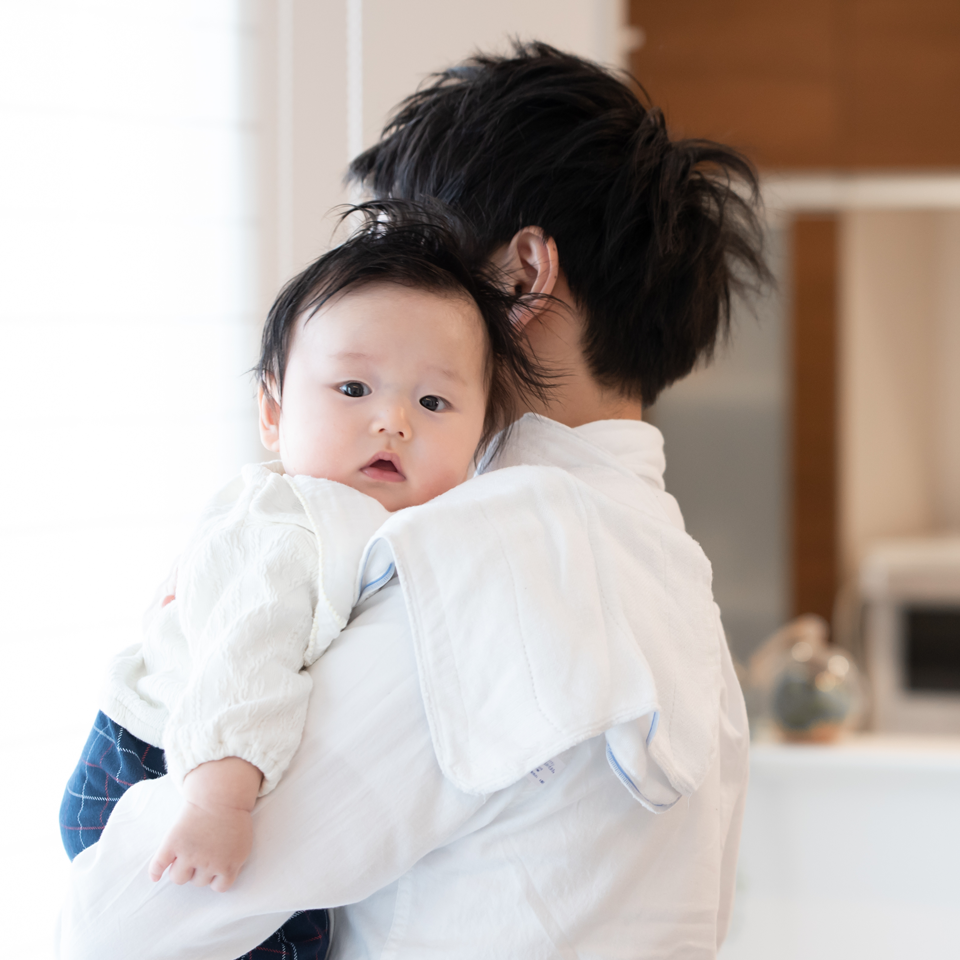 赤ちゃんを抱っこしているときは、声でエアコンを操作しています。