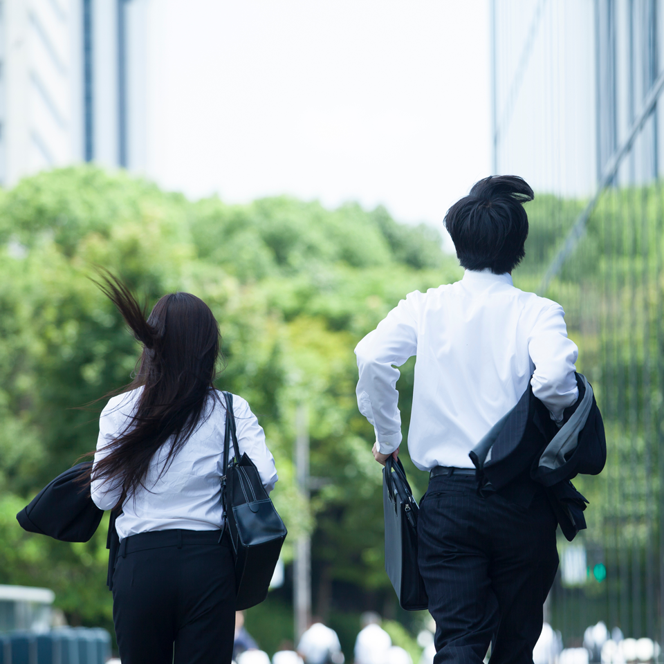 急いで出かけるとき、スマホでまとめてエアコンをオフにしています。